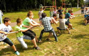 Літні табори при школах: Вагомі переваги та можливості для розвитку дітей