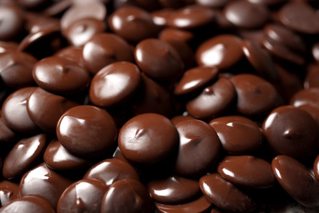 Черный шоколад для кондитеров - необходимый ингредиент для творчества