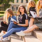 Скільки підлітків в Україні планують здобувати вищу освіту