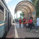 У Києві біля “Караваєвих Дач” потяг насмерть збив 20-річного хлопця