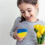 Валентинки для ЗСУ: робимо жовто-блакитні листівки