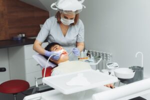 Кутовий наконечник: важливий інструмент стоматологічної практики