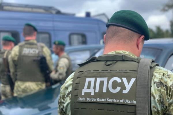 Пасажиропотік на українському кордоні залишається стабільним: у робочі дні він складає 80 тисяч осіб – Демченко