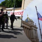 У Чехії пропутінські байкери “вшанували” пам’ятник червоноармійцям: місцеві вийшли на…