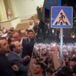 У Грузії проголосували за закон про “іноагентів”: була бійка, під парламентом збирається мітинг