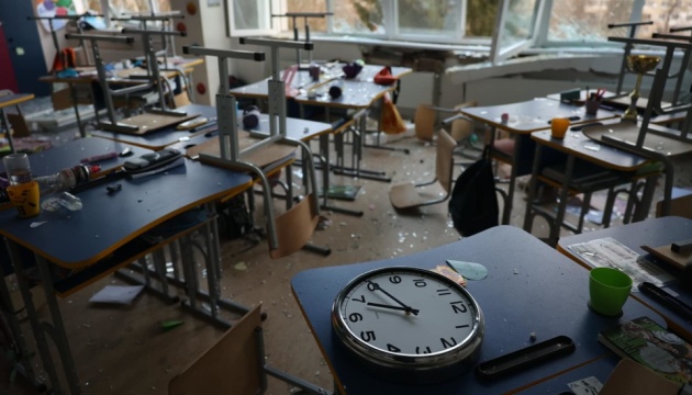 На Донеччині з 2022 року 32 працівники освіти загинули від обстрілів та шестеро педагогів - на фронті