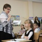 В освітніх закладах Донеччини цьогоріч працюватиме майже вдвічі менше вчителів,…