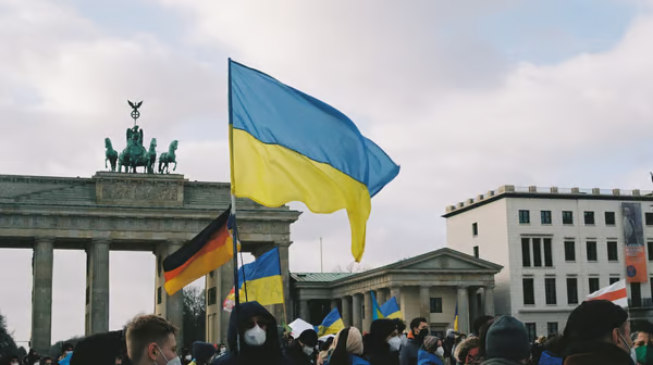 З початком війни в Україні, багато громадян були змушені залишити свої домівки в пошуках безпеки за кордоном