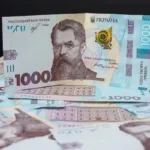 Направте на виробництво зброї: українці просять Зеленського скасувати виплату “воєнної…