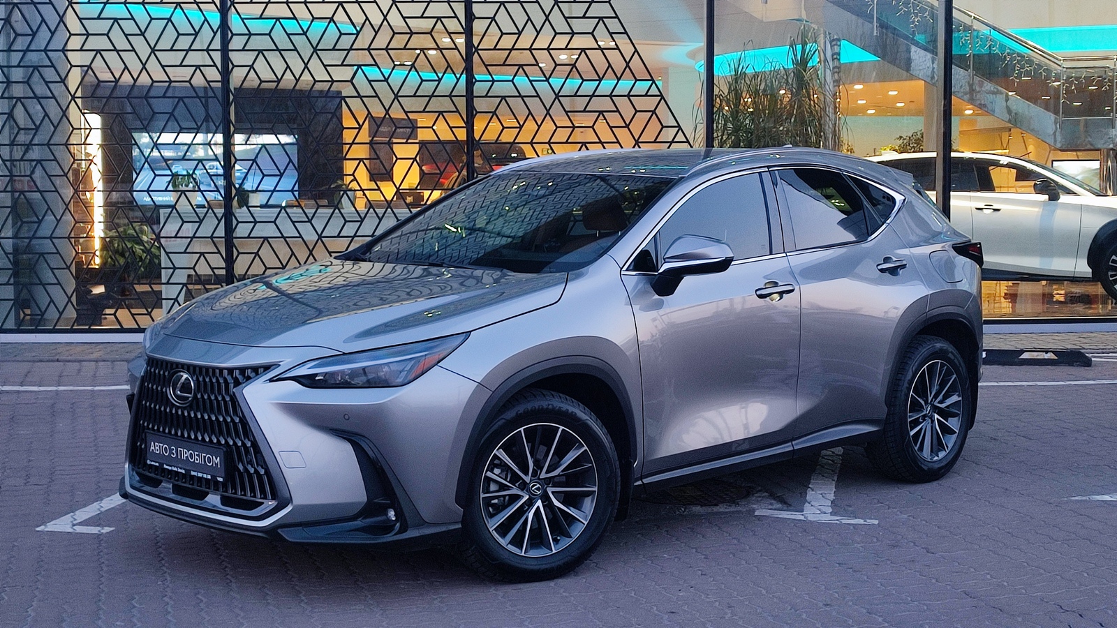 Чи варто купляти Lexus NX з пробігом?