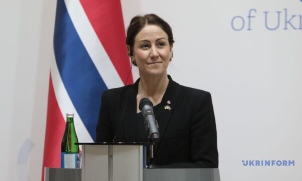 Майже всі дорослі біженці з України в Норвегії відвідують мовну програму – міністерка