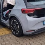 Аварія в Києві на Майдані: електричний Volkswagen потрапив у підземний…
