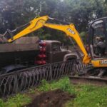 На Дубенській у Рівному демонтують аварійні опори контактної мережі
