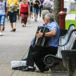 «Вколювала як кінь»: популярній російській співачці відмовили у виплаті пенсії