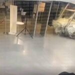 У Києві автівка влетіла у будівлю ТРЦ Ocean Plaza: відео…
