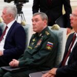 Для чого Путін зібрав велику нараду в Кремлі перед зустріччю…