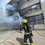 У Сарнах загорілася триповерхова складська будівля: пожежу ліквідували без жертв
