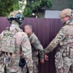 У Житомирській області чоловік влаштував погрозу поліцейським, демонструючи гранату.