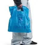 Balenciaga продає сумку, схожу на пакет із супермаркету за 1000…