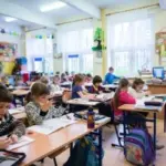 У скільки обійдеться зібрати дитину до школи: вартість базового набору…