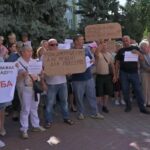 Рівненські підприємці з “Дикого” мітингували під стінами сесійної зали (ВІДЕО)
