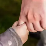 Понад очікуване: Україна вже має 559 сімей патронатних вихователів, які…