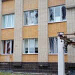 У Сумах: російська атака пошкодила освітній об’єкт.