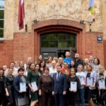 Посол відзначив грамотами персонал Українського навчального осередку імені Едвардса Вірзи…