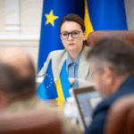 Педагогам у прифронтовій зоні підвищать щомісячні виплати – Свириденко.