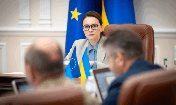 Педагогам у прифронтовій зоні підвищать щомісячні виплати – Свириденко.