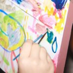 Що ховається за бажанням малюка малювати на стінах: і як…