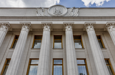 Міністерство освіти не подало оновлену систему винагороди педагогам до парламентського комітету.