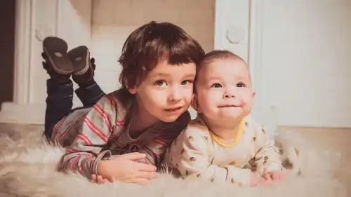 Хто такі альфа і зумери та в чому різниця між поколіннями?