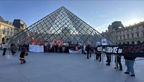 Співробітники Лувру знову страйкують