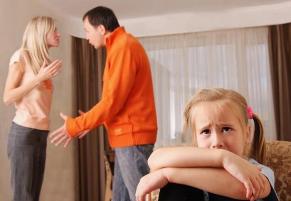 Як допомогти дитині пережити розлучення батьків? Що сказати