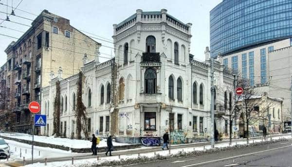 Київський суд анулював право власності на надвірну будівлю садиби Терещенків.