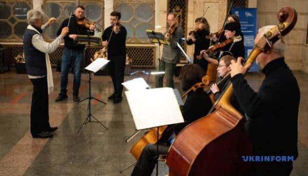 Київський центральний вокзал став місцем прем’єрного виступу ініціативи “Крижана зима-2026: Київ-Сієтл об’єднані”