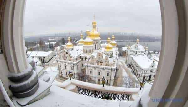 У Києво-Печерській лаврі на Молитовний день відкрито Ближні печери для паломників.