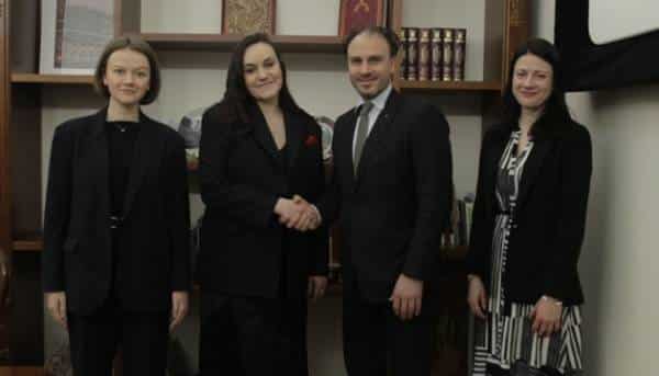 Бережна обговорила з чеським послом допомогу українським ініціативам в Європі.