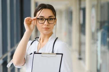 Медсестри на передовій: Університет здоров’я готує кадри для України та глобальної спільноти.