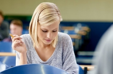 Освітянам підняли тарифну сітку.