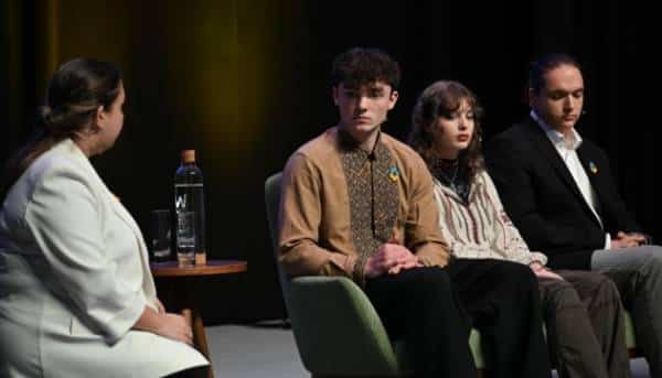 Українські діти, яких повернули з Росії, виступили на міжнародній конференції в Португалії