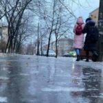 Як діяти під час сильної ожеледиці – поради МВС…