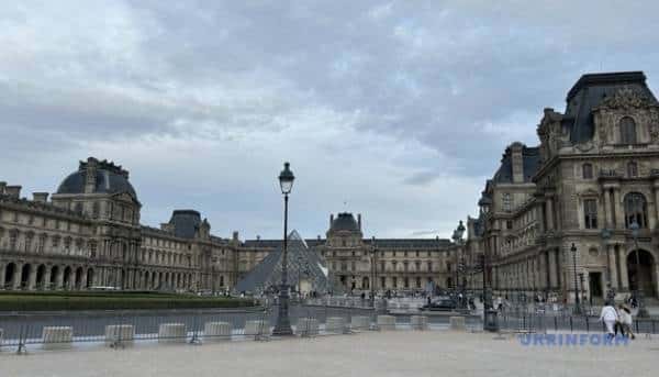 В Луврі твір 19 сторіччя постраждав від води.