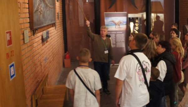 Розвідка опублікувала дані осіб та організацій, які возять українських дітей з ТОТ на «екскурсії» до Росії