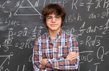 Математика: теорія та практика, чи потрібен поділ?