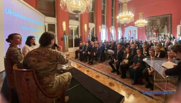 Анкара прийняла дебати на тему “Українські творці на тлі війни”