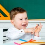 Київські приватні школи: зіставлення класичного навчання та Монтессорі.