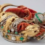 Лувр уперше виставив понівечену корону імператриці Євгенії, постраждалу внаслідок&hellip;