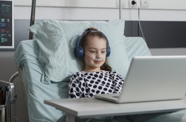 Вчителям, що займаються з дітьми в шпиталях, радять відвідати онлайн-курс.